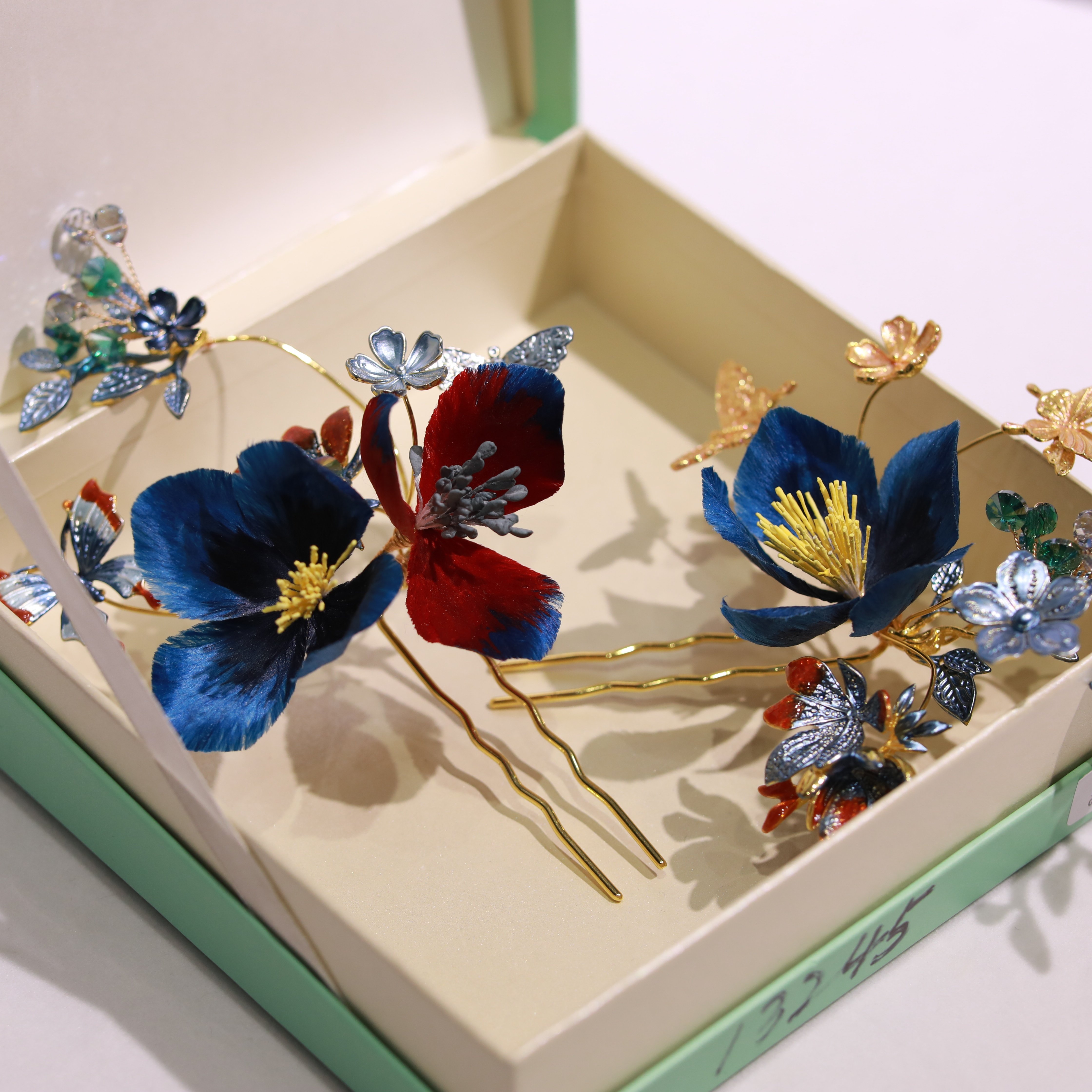 正品ETE红蓝渐变绒花国风造型头饰新娘晨袍礼服发饰13320,饰品/流行首饰/时尚饰品新,发饰,淘宝优惠券,粉丝福利购,淘宝优惠卷