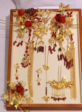 ETE金色中式长流苏步摇点缀红色花瓣新中式秀禾配饰13296