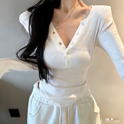 张ROOMV领纽扣贴钻垫肩T恤女