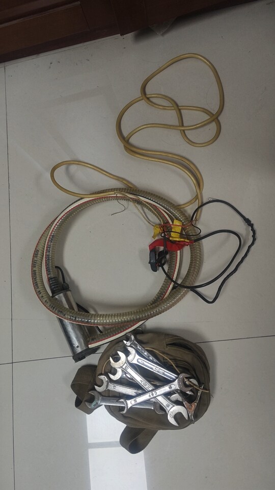 5月8日淮北抽油泵一个、电线夹1个、工具包一个、扳手7个网络拍卖公告