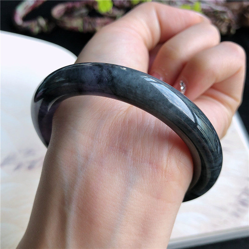 12月新品 天然翡翠55圈口冰糯种紫底飘乌鸡花圆条手镯女款5A51201