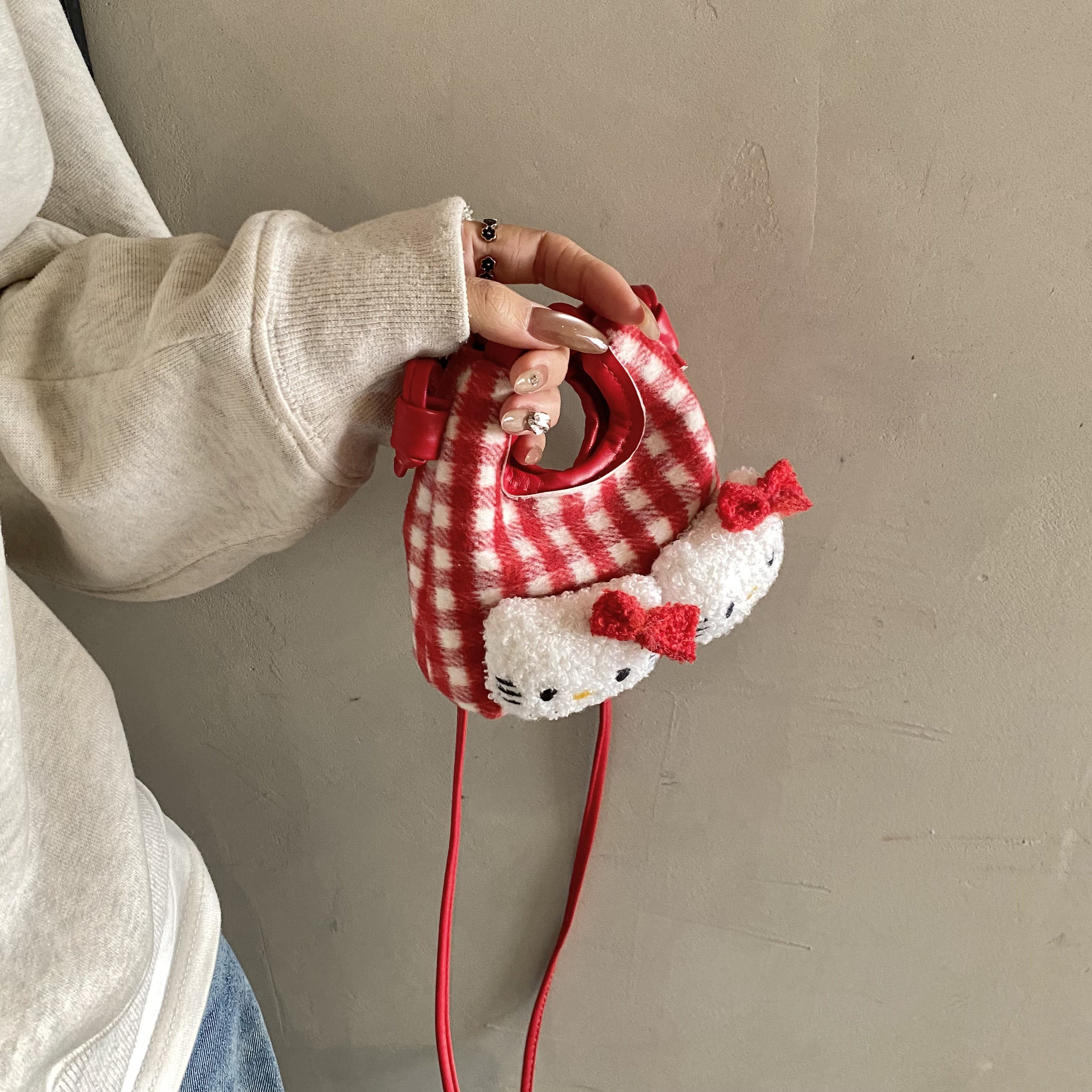 hellokitty女童包包斜挎2025新款可爱卡通迷你手提红色儿童耳机包