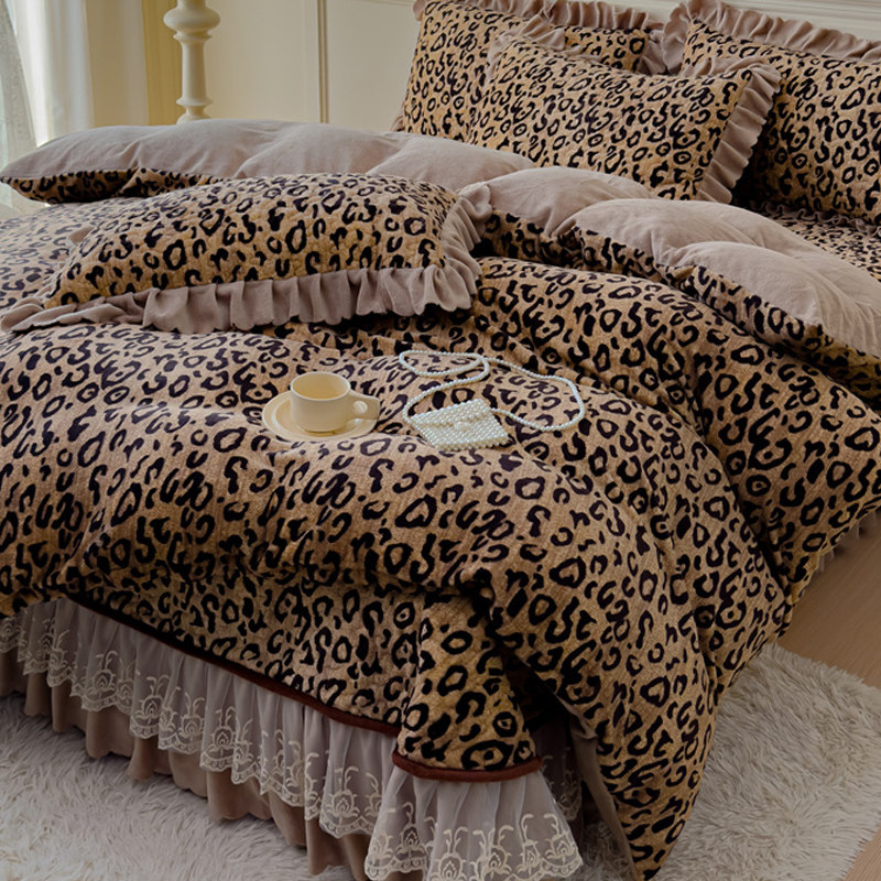 加绒牛奶绒四件套冬季加厚珊瑚绒床盖款床裙法兰绒被套罩轻奢豹纹