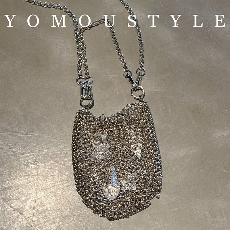 YOMOU银色金属闪亮不灵手工编织亮片宴会宝石水钻手机腋下斜挎包
