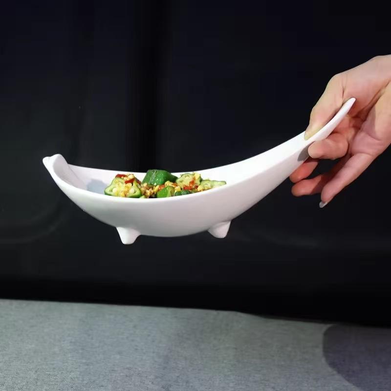 酒店陶瓷异形特色凉菜碗明档创意冷味摆盘子餐厅不规则三角翘脚碟