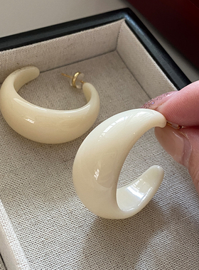 欧美白色耳环2025新款爆款高级感大耳钉简约大气夸张宽面圆形耳饰