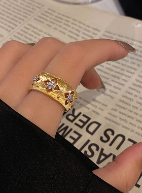 镂空四叶草戒指女轻奢高级感欧美拉丝金属开口戒小众设计花朵指环