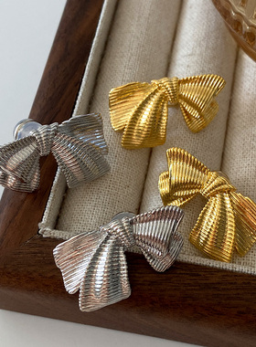 压纹蝴蝶结耳钉新款2024爆款金属法式耳环轻奢高级感气质欧美耳饰