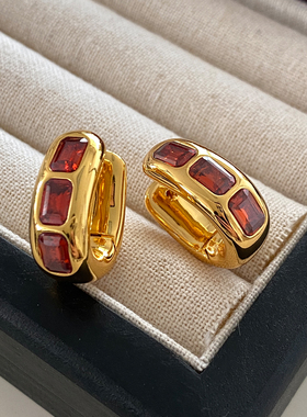 红色镶钻金属耳扣2026新款爆款高级感新年耳环轻奢法式风金色耳饰