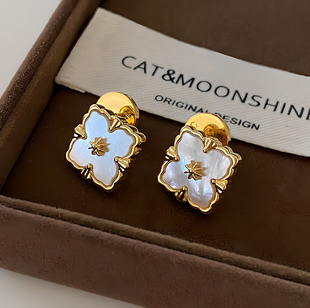 简约宫廷复古耳饰 高级感耳环轻奢法式 贝母四叶草耳钉2025新款 爆款