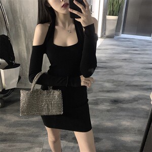 纯欲挂脖露肩连衣裙女秋冬新款辣妹紧身收腰显瘦时尚打底包臀