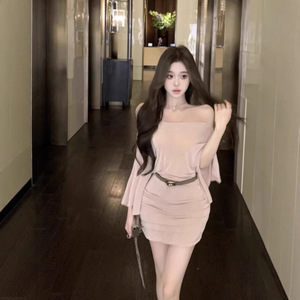 纯欲一字肩收腰褶皱连衣裙女秋季内搭辣妹包臀裙显身材长袖短