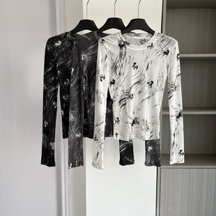 法式小众手绘马图案印花长袖T恤女2026春季百搭修身显瘦黑白上衣