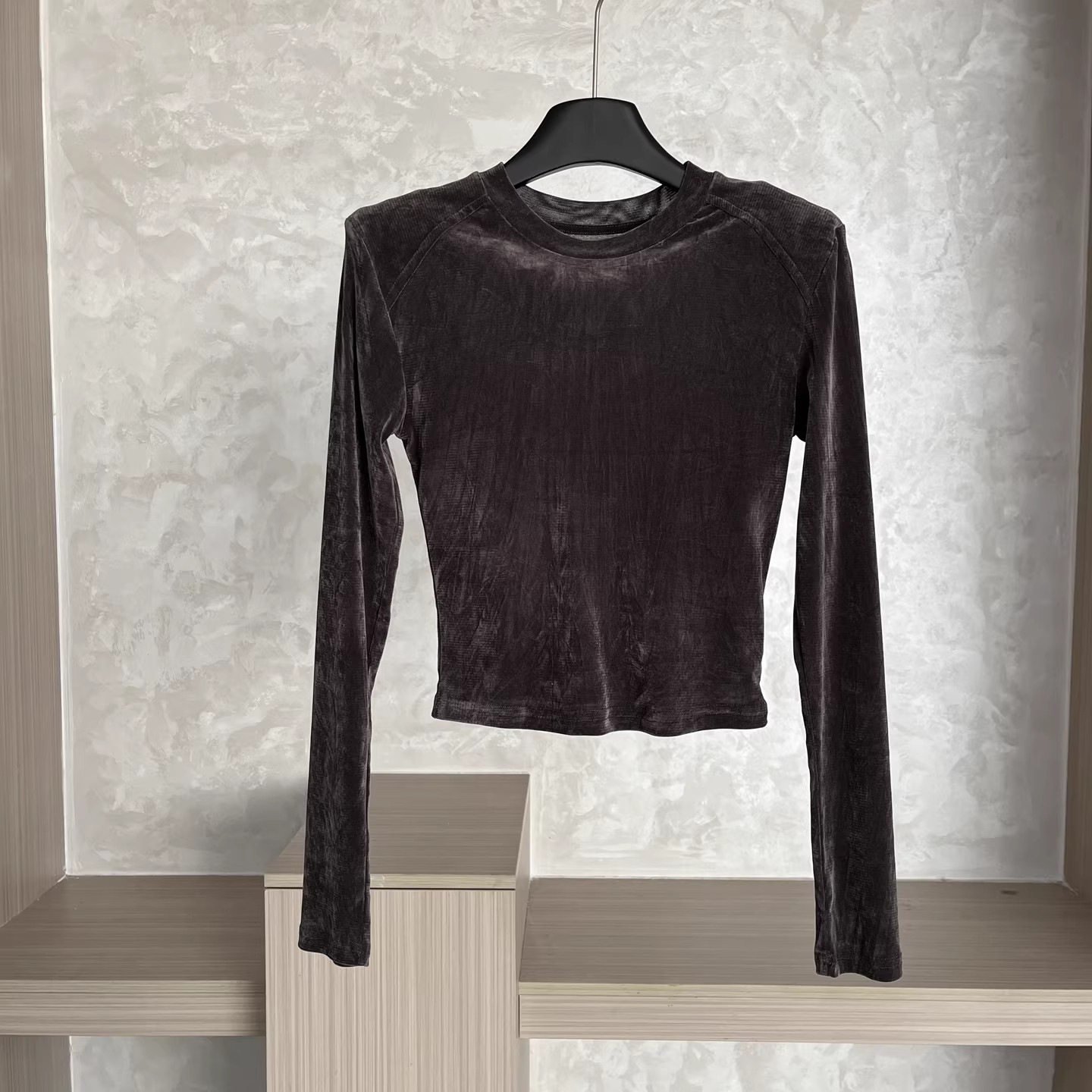 法式小众高级感丝绒长袖T恤女2026春季修身短款打底衫设计感上衣