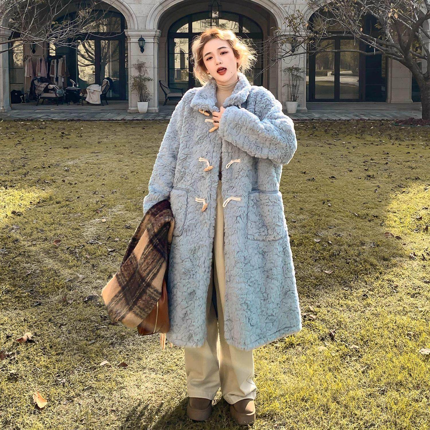 2024新款蓝色牛角扣羊羔毛毛宽松外套冬季新款加厚过膝棉袄大衣女,女装/女士精品,毛呢外套,淘宝优惠券,粉丝福利购,淘宝优惠卷