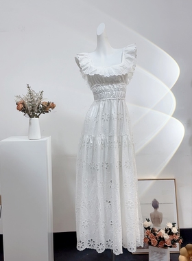 复古气质白色法式小众蕾丝刺绣方领连衣裙浪漫度假露背长裙