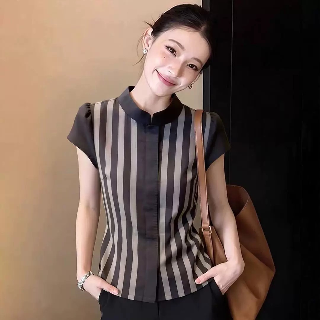 竖条纹正肩短袖衬衫女士2026夏季新款时尚高级感显瘦减龄通勤上衣
