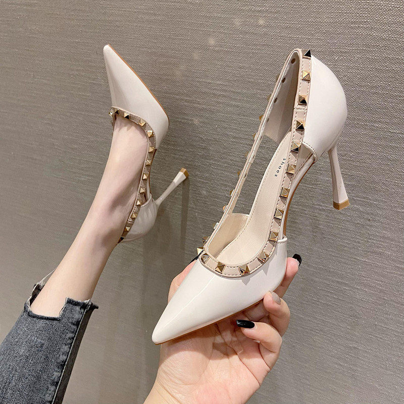铆色漆皮白色高跟鞋女2025新款法式尖头镂空气质性感百搭细跟单鞋
