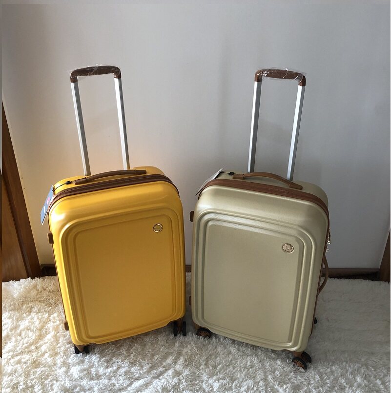 磨砂双封闭耐摔飞机轮26寸行李箱