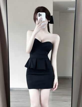 性感辣妹抹胸连衣裙女夏季2024新款短裙纯欲风修身显瘦包臀裙子潮