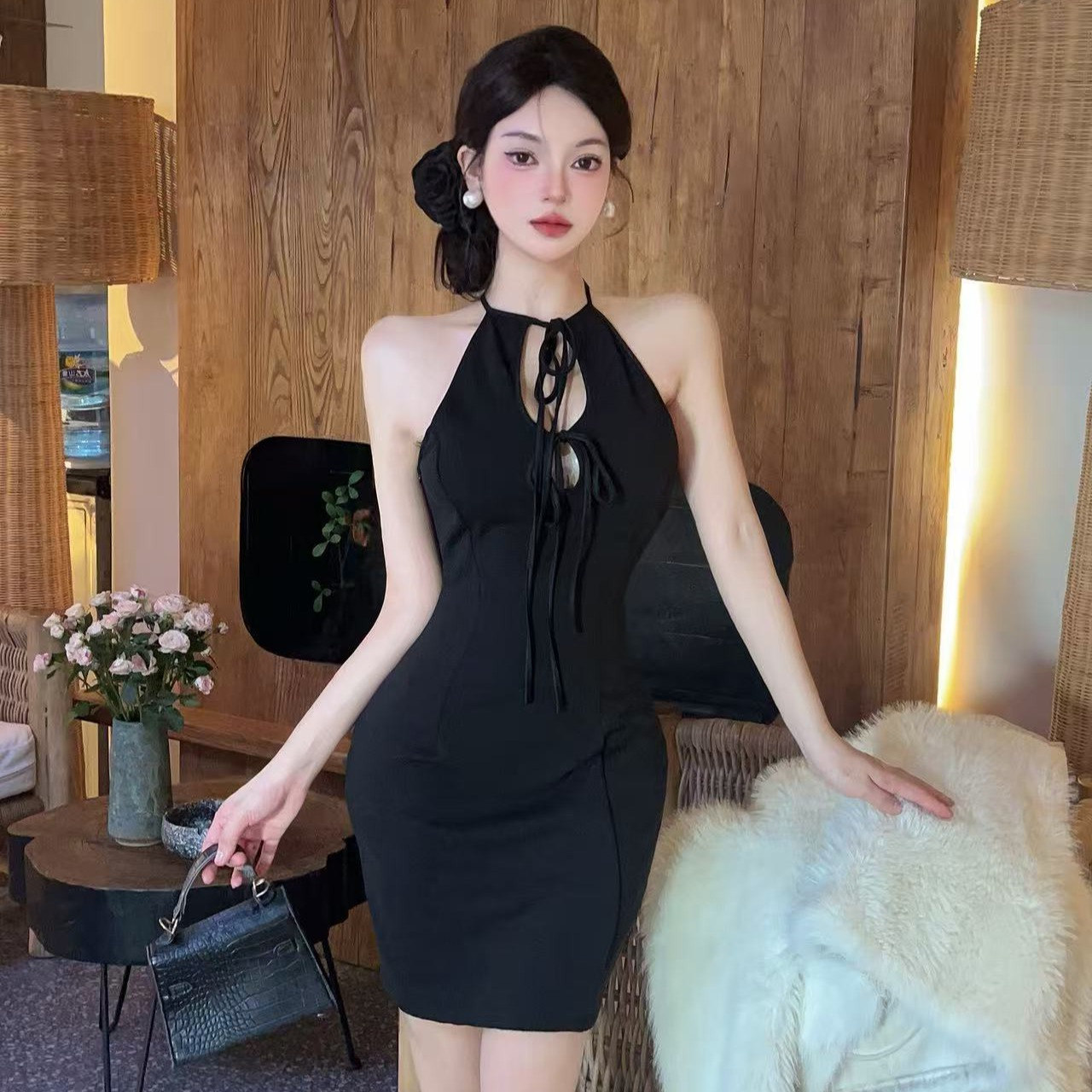 性感挂脖绑带黑色无袖连衣裙女装