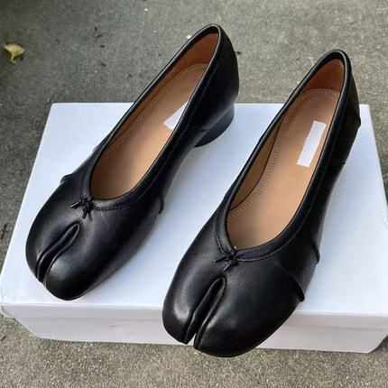2026早春款分趾鞋女真皮中跟猪蹄鞋褶皱复古粗跟芭蕾舞浅口单鞋女