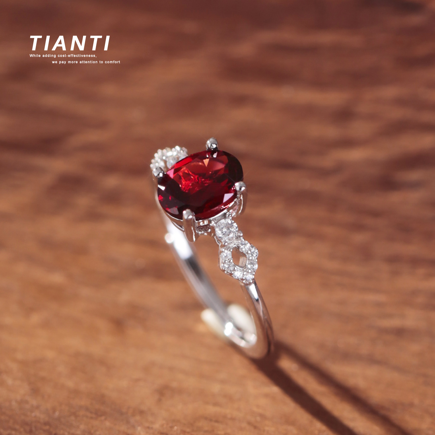 轻奢日系风天然石榴石纯银戒指