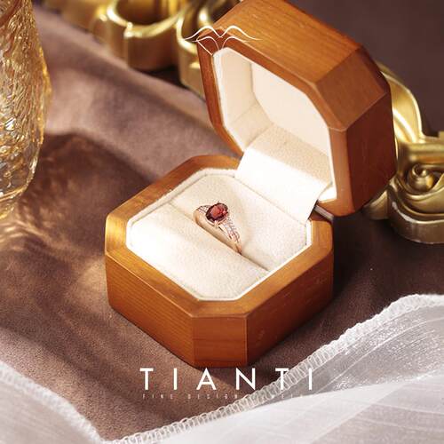 天然鸽血红石榴石宝石戒指