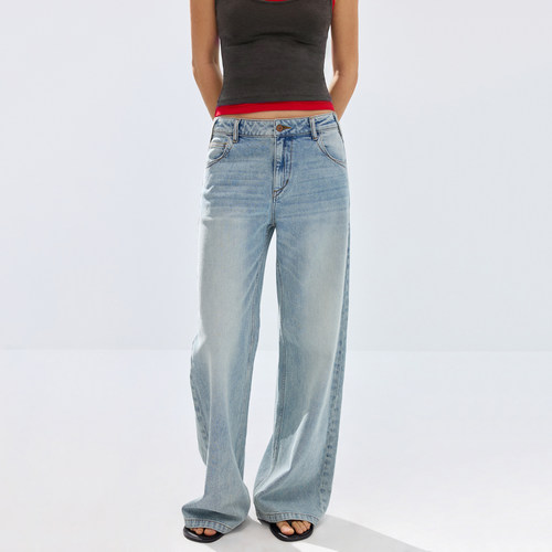 浅蓝水洗直筒牛仔长裤