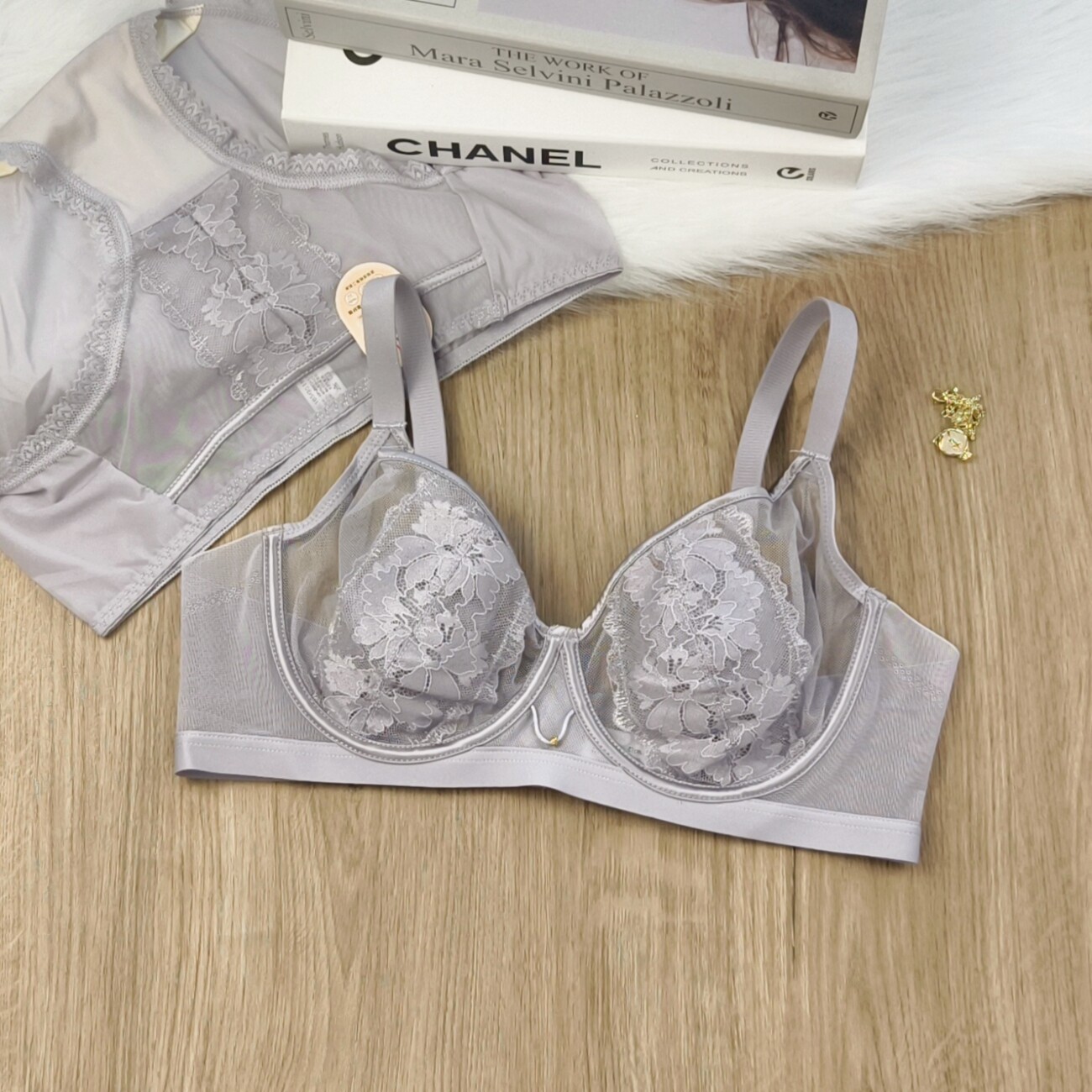 专柜内衣女超薄款软钢圈水晶杯蕾丝花边收副乳聚拢防下垂文胸套装