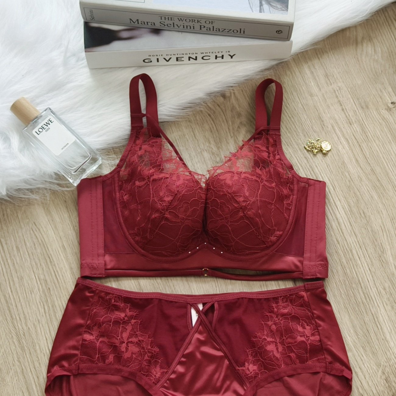 专柜本命年内衣女大胸显小交叉美胸带软钢圈贝壳杯收副乳聚拢文胸,女士内衣/男士内衣/家居服,文胸,淘宝优惠券,粉丝福利购,淘宝优惠卷