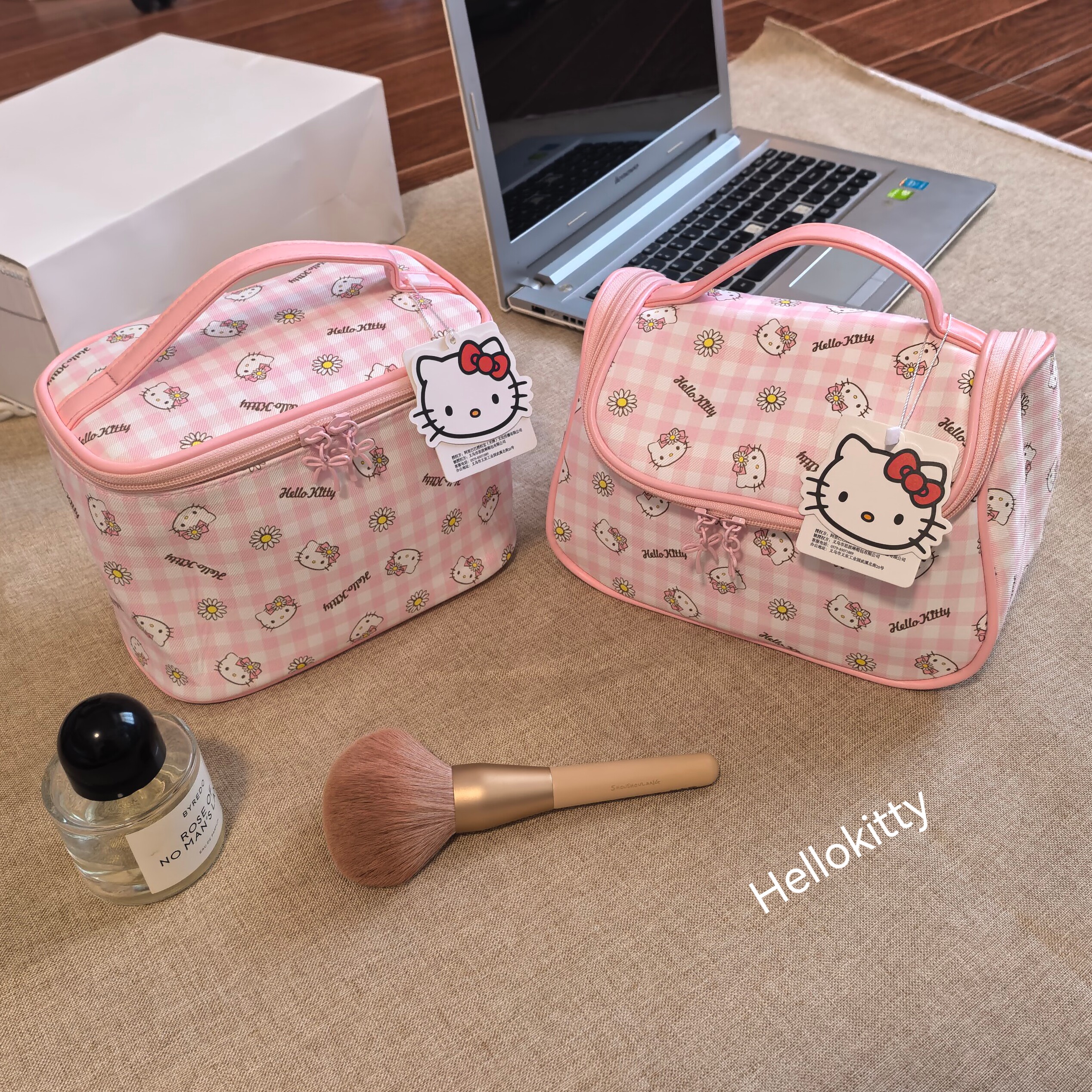 hellokitty可爱小雏菊化妆包女便携旅行护肤品收纳包包出游洗漱袋