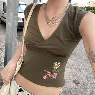 Amyway【美式复古】辣妹小众古着短袖植物花卉刺绣交叉V领T恤上衣