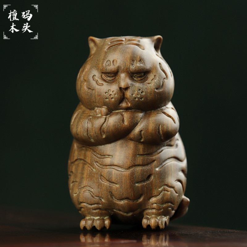 绿檀木老虎手把件木雕桌面摆件文玩盘玩把玩物件胖虎手玩把件男士