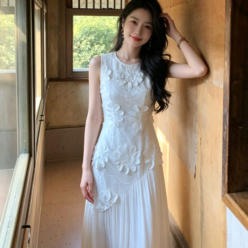 法式重工立体绣花无袖漂亮连衣裙女夏旅游度假穿搭巨好看背心长裙