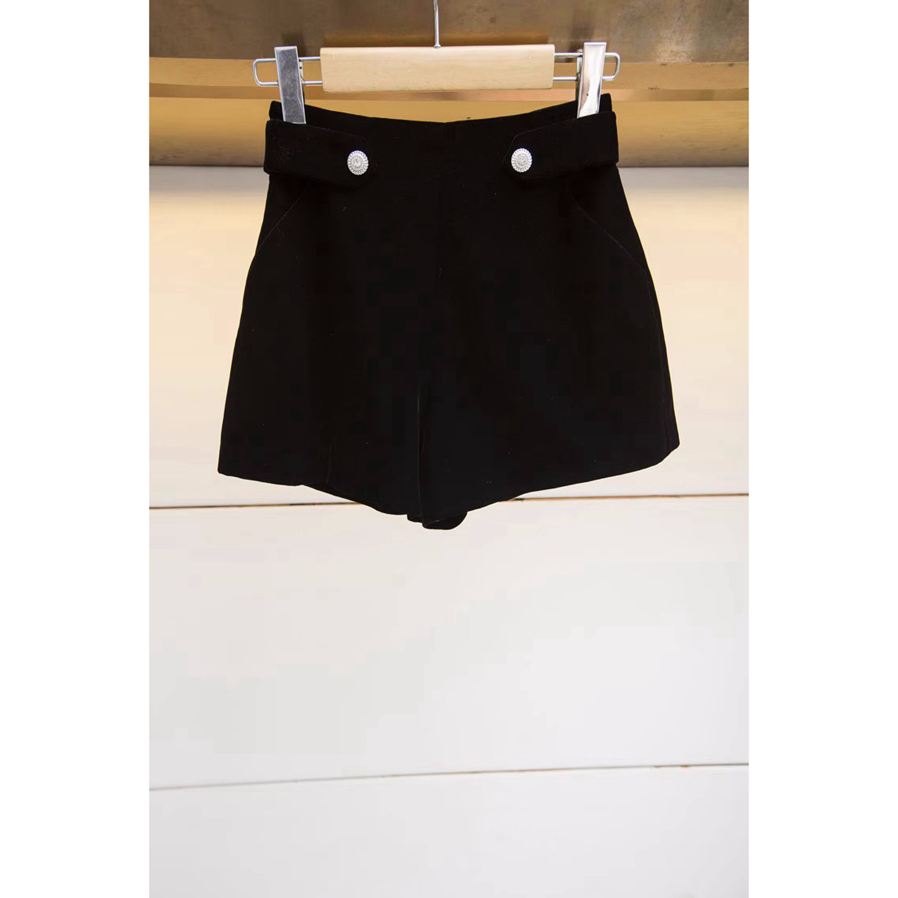 JR 专柜正品 2025秋季新款 高腰气质丝绒复古阔腿短裤女P142101D