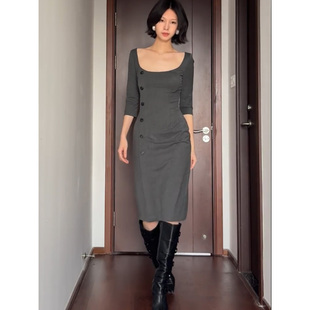深灰色大圆领修身连衣裙女2026新款休闲单排扣高智西装瑞秋长裙