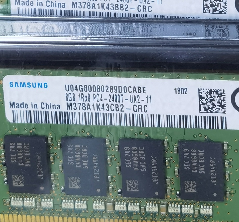 三星8g DDR4  2400臺(tái)式機(jī)內(nèi)存