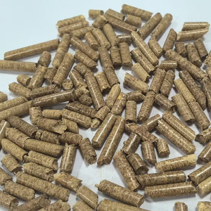 生物质颗粒燃料柏木实木环保优质木炭颗粒8.5毫米商用家用不结焦
