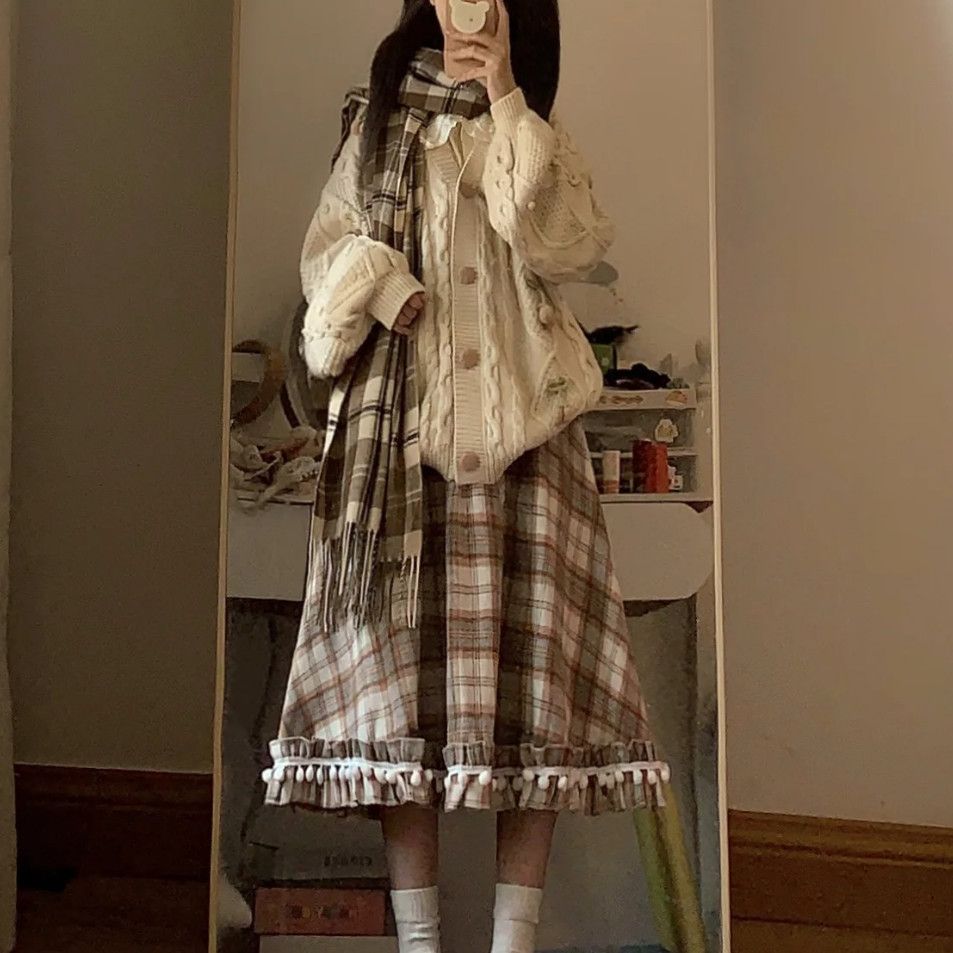 秋冬法式可爱少女格子毛球半身裙女学院风高腰显瘦A字长款裙子