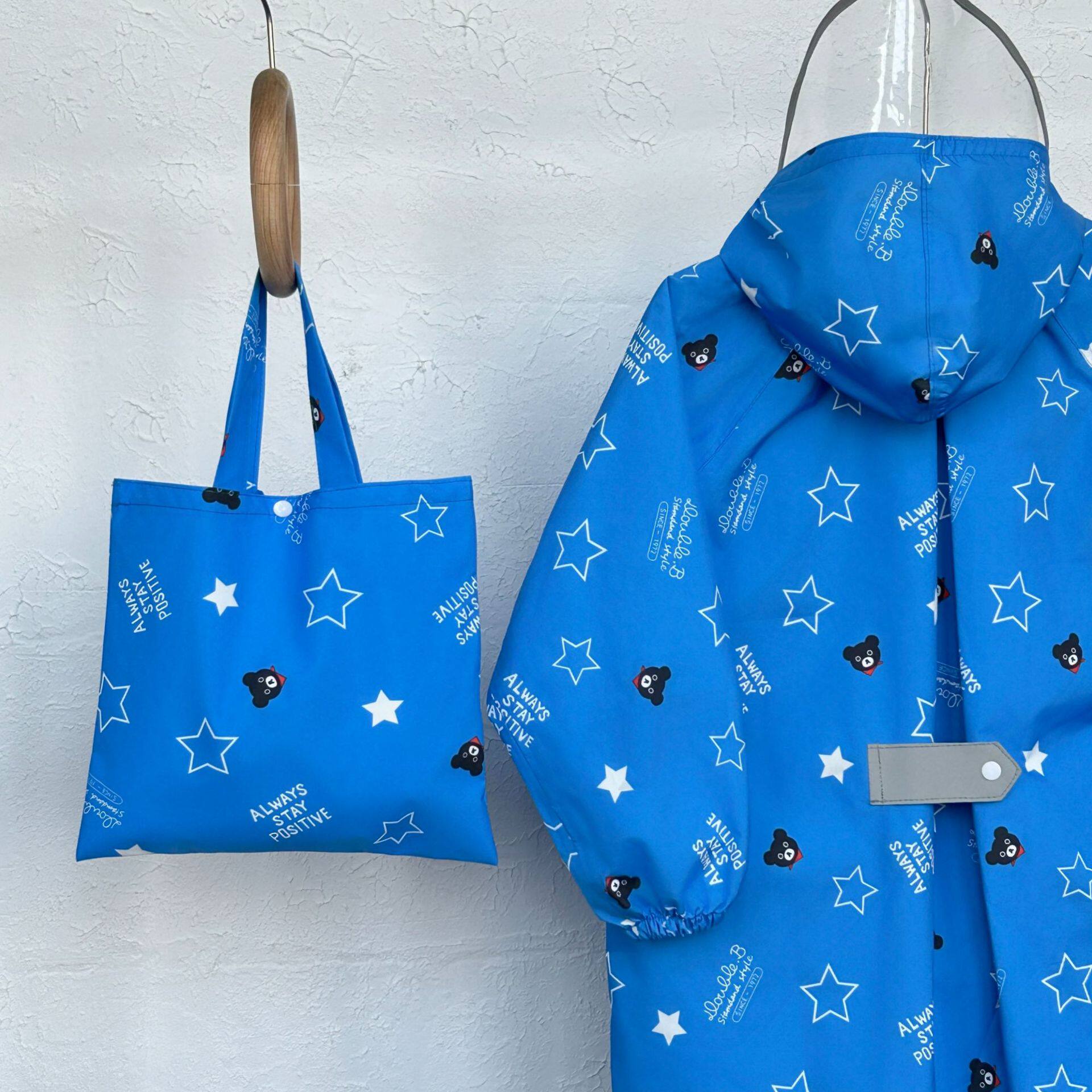 日系儿童雨衣男女童小孩学生宝宝防水书包位上学速干蓝色小熊雨披