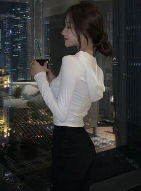 春秋薄款连帽长袖V领t恤女士紧身短款戴帽子的衣服学生打底上衣冬