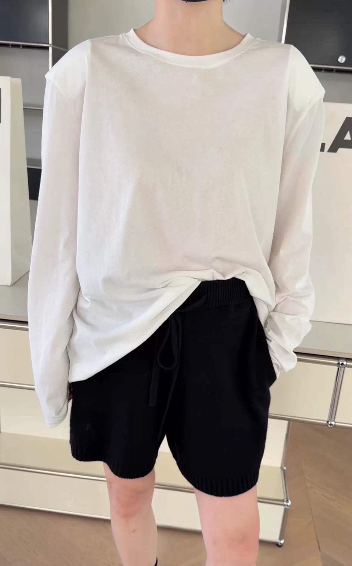 诗歌兰女装26秋款 58768慵懒时髦极简休闲垫肩长袖圆领纯色T恤