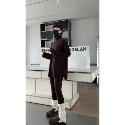 现 5216诗歌兰女装2025冬款 时尚百搭咖色中长款高领开衩糯米T恤