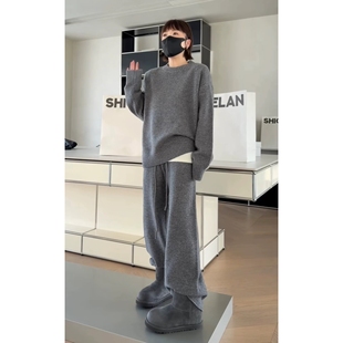 诗歌兰女装2025冬款 15168慵懒知性温柔圆领毛衣+针织裤套装女