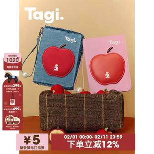 Tagi. 《苹苹安安》砰砰牛仔流苏护照夹收纳包卡包