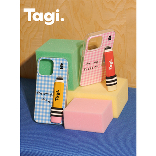 Tagi. 鼓鼓塔皮铅笔站立支架彩色格子涂鸦文字手机壳