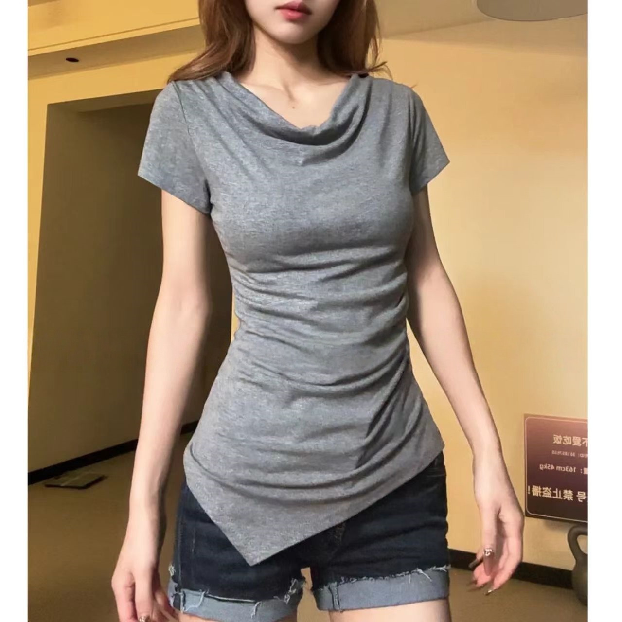 2025年绝美一字肩荡领短袖T恤女