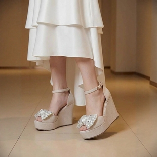 坡跟名媛露趾鱼嘴扣带凉鞋蝴蝶结新款舒适外穿小个子厚底增高凉鞋