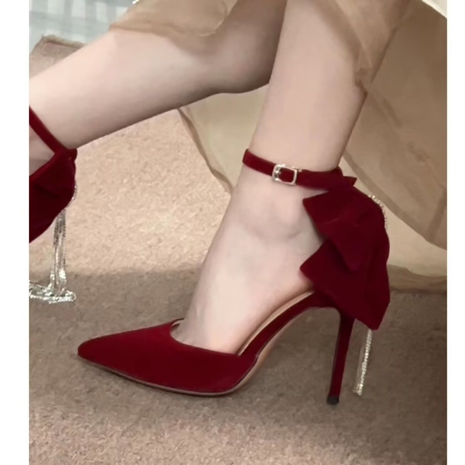 新款水钻婚鞋细跟蝴蝶结礼服配单鞋秀禾新娘绝美尖头高跟鞋女红色